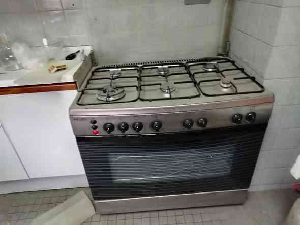 غراض بيت للبيع ستعمال شهر مكانه مدينه الصدر 
***********
