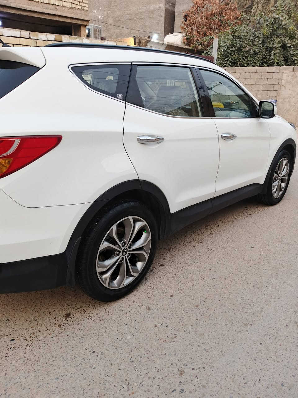 سلام عليكم سياره سنتافيا للبيع او مراوس  موديل 13 مكفوله من الضربه و تبديل امبدل فقط كازكيت محرك 2400 او الكير مال شركه السياره 7 راكب تبريد 3 قطع او باقي الموصفات معروفه بيهه ملاحظات كلش بسيطه السعر 150 بيهه مجال مكان بغداد الزعفرانيه ***********
