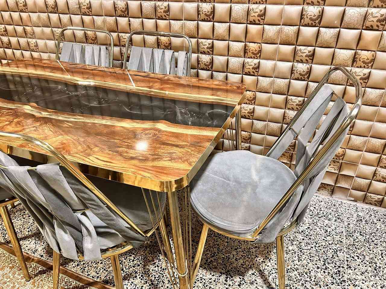 السلام عليكم ورحمة الله وبركاته 
ميز طعام للبيع نضيف معا 6 كراسي 
السعر 125 الف أو بي مجال عنواني 
موصل جانب الأيسر حي المحاربين 
للتواصل ***********
