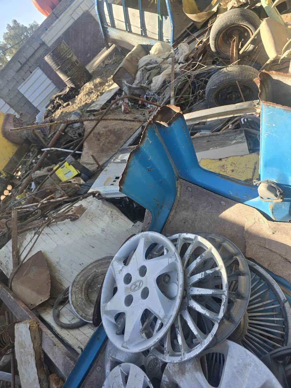 حديد للبيع مع موالدات مخبوط خبط ابيع شلع  مكان بابل ***********
