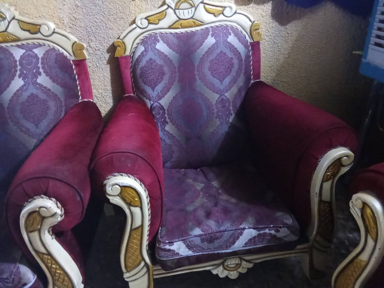 سلام عليكم ورحمه تخم ضخم رئاسي زان مصري سبع مقاعد مع تلبيسات وكوشات عدد 3 ملاحضه التخم كلش ضخم اربع كراسي مع كرويته جبيره قفله بيع مستعجل ب75قفل اي ظرر مابي مكاني السكلات شارع لشبكه ***********
