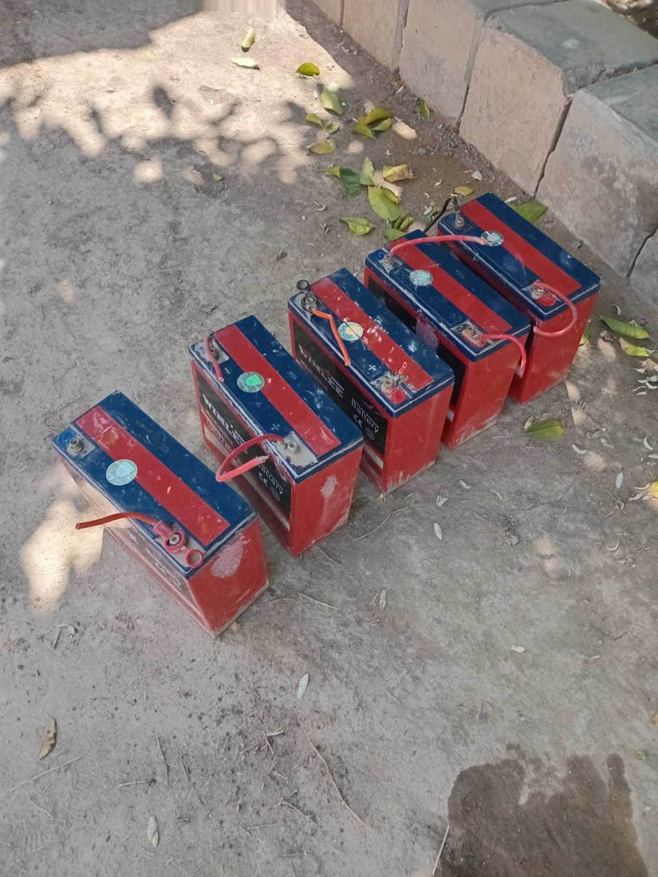 متاح للبيع بطاريات شحن يقرن عشره السعر ٧٥ وبيهن مجال
العنوان بغداد ابو غريب 
***********
***********
