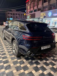 جنسز GV70 2023 للبيع او مراوس المواصفات  ابل كار بلي بلوثوث   شاشة عرب...