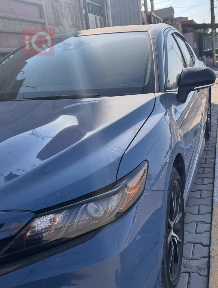 كامري 2024 se لون مميز بحري 🌊🚙
السيارة باسمي..بدون دواخل بدون ايرباك
232💵
المواصفات والمميزات:
 • الفئة: SE 
 • المحرك: 4 سلندر قوي وموفر للوقود
 • التجهيزات الداخلية: مقاعد جلدية عالية الجودة، تحكم كهربائي بالمقاعد
 • التقنية: شاشة لمس متطورة، Apple CarPlay وAndroid Auto، بلوتوث، USB
 • الأمان: نظام مكابح متقدم، تحذير التصادم، مراقبة النقطة العمياء، كاميرا خلفية
 • الراحة: مكيف هواء تلقائي، نظام صوت ممتاز، مساحات تخزين واسعة
 • التصميم الخارجي: شكل رياضي أنيق مع جنوط 18 بوصة

للتواصل 🟥((((***********)))🟥
