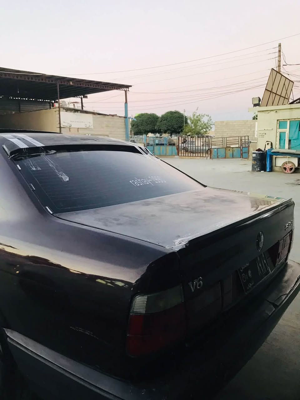 Bmw 1990
525 گیر عادی 
دوو جام کارەبا 
سلایت 
دەعامی M 
گیرو مەکینە بە شەرتی  ۱۰ فیتەر  
زۇر بە قەوەتە 
عەکسل ۳ .۲۳ 
کامل گیچو کارەبای ئیش ئەکات 
مالی دۇستە 
سعری ۱۸ وەرەقەو مجال  ***********
***********
