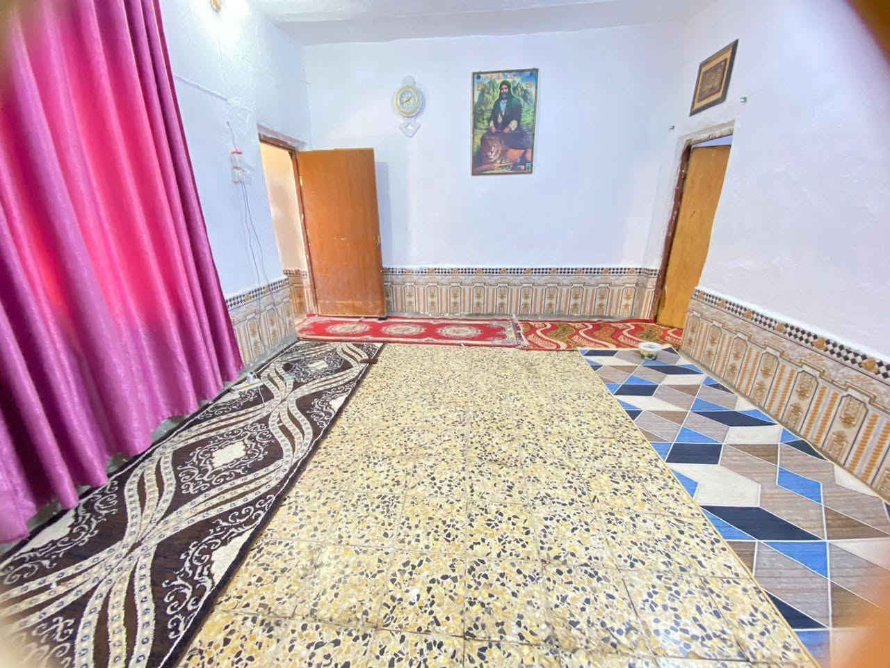 سلام عليكم
بيت طابو
للبيع  240  متر يتكون من غرفتين 6 متر وبع  هول 5 متر + 4 ومطبخ 4 + 3 استقبال 8 متر بناء قديم ومرمم بحاله جيده جاهز من كلشي موقعه كلش حلو  حي العسكري شارع مدرسة الطائف  قرب المدارس الصينيه الجيران  ناس ذهب  السعر بعد المعاينه
***********
***********
