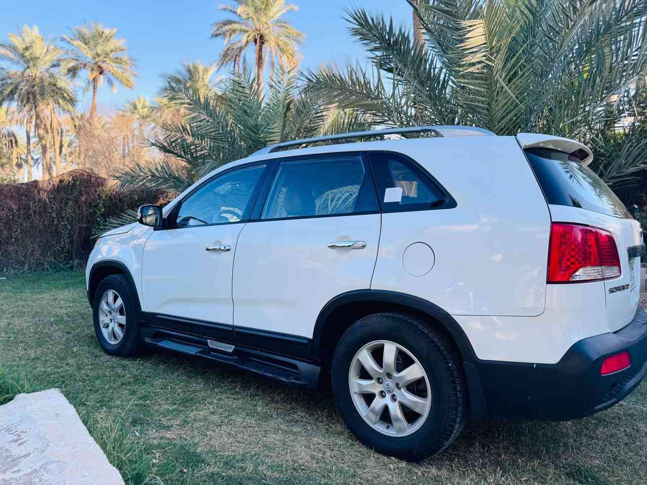 السلام عليكم
كيا سورينتو 2012 خليجي

✔️رقم بغداد

✔️ 7 راكب

✔️ محرك 2400 (دوش)

✔️ محرك وكير مكفولات

✔️ تدفئة وتبريد

✔️قطعتين تبريد 

✔️ سقف بانوراما

✔️ بصمة تشغيل

✔️ تحكم ستيرن

✔️ كاميرا أمامية وخلفية و شاشة 

✔️ تخم تاير جديد

سيارة كاملة 

ملاحظة:

تكحيل بالجنطة وطخة خفيفة بالجاملغ جهة السايق (ترجع بارد). 

السعر: 155 ورقة

تواصل واتساب:***********
