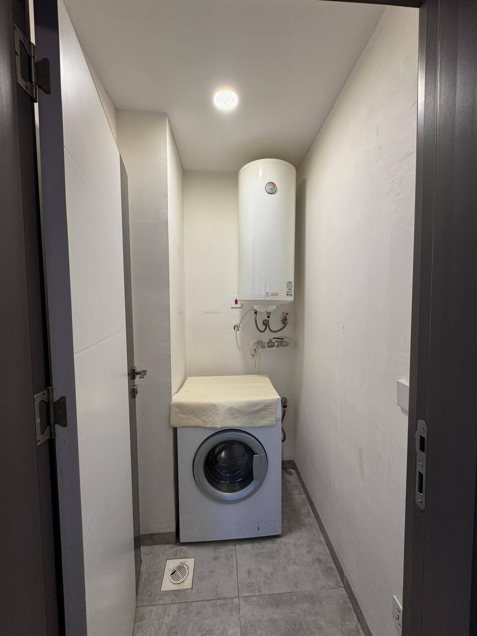 🏙️ شقة مفروشة 1+2 للإيجار – الطابق 22 – Life Tower
📏 المساحة: 173 م²

مرافق وخدمات المبنى:
 • كافيه للاسترخاء
 • نادي رياضي مجهز
 • موقف سيارات خاص
 • منطقة ألعاب للأطفال
 • مسبح
 • كهرباء ٢٤/٧
 • حراسة وخدمات ٢٤/٧
 • صيدلية قريبة
 • سوبرماركت
 • مطاعم متنوعة

💰 الإيجار الشهري:650 دولار أمريكي
📅 الشقة متاحة للسكن فوراً

📞 للتواصل وحجز موعد للمعاينة:
0750 614 0505
