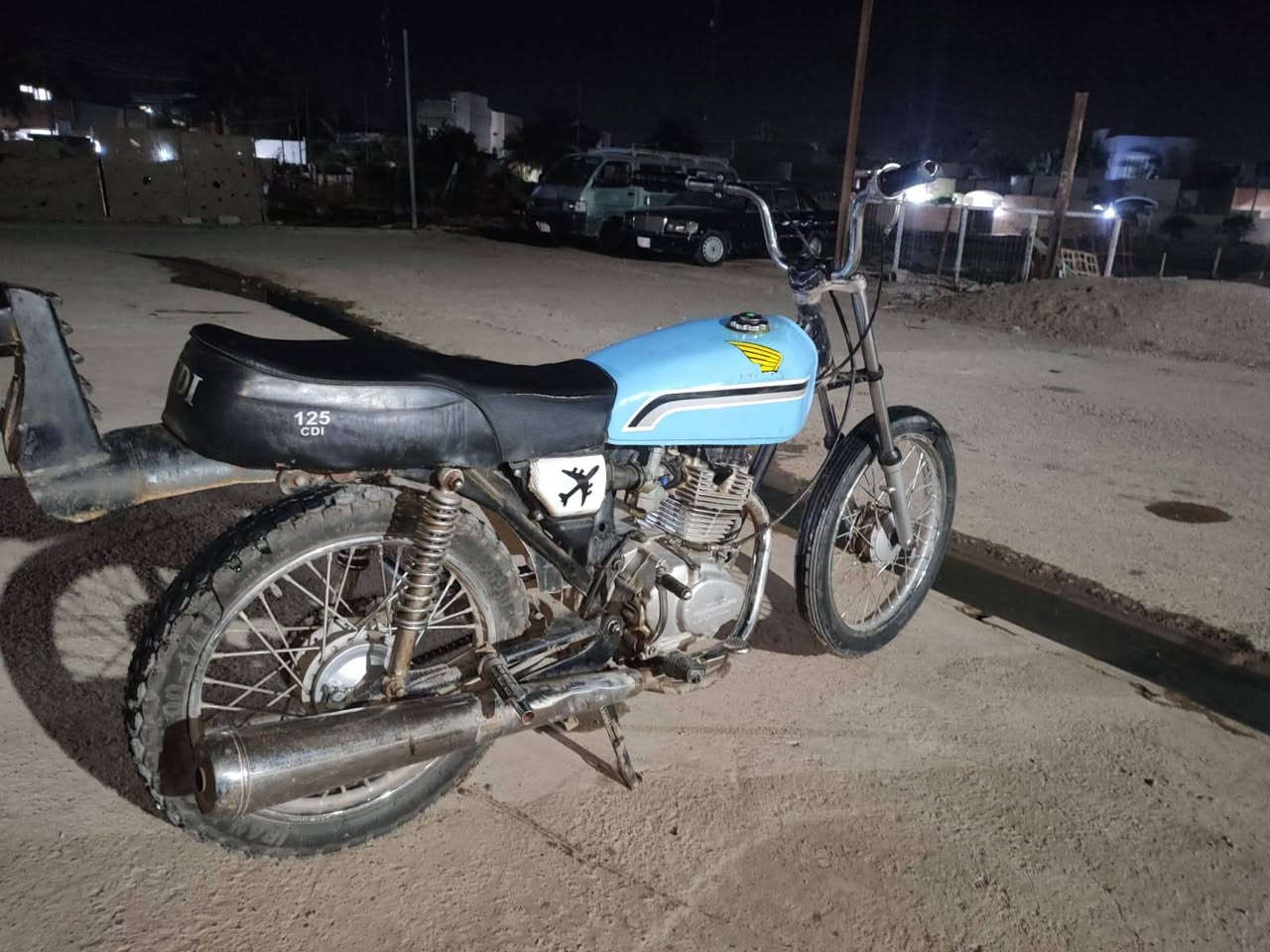 للبيع  نامه برو حربي تعمير جديد مكينه 24 شاصي 20 شلعه معدل تخبل متلحك الدراجه متعوب عليه سعره 325 او بيهه مجال شي قليل مكانه ديالى شهربان المقداديه شارع قريه السلامه 👈 مكلف بلنشر 👉 رقم صاحبه ***********
