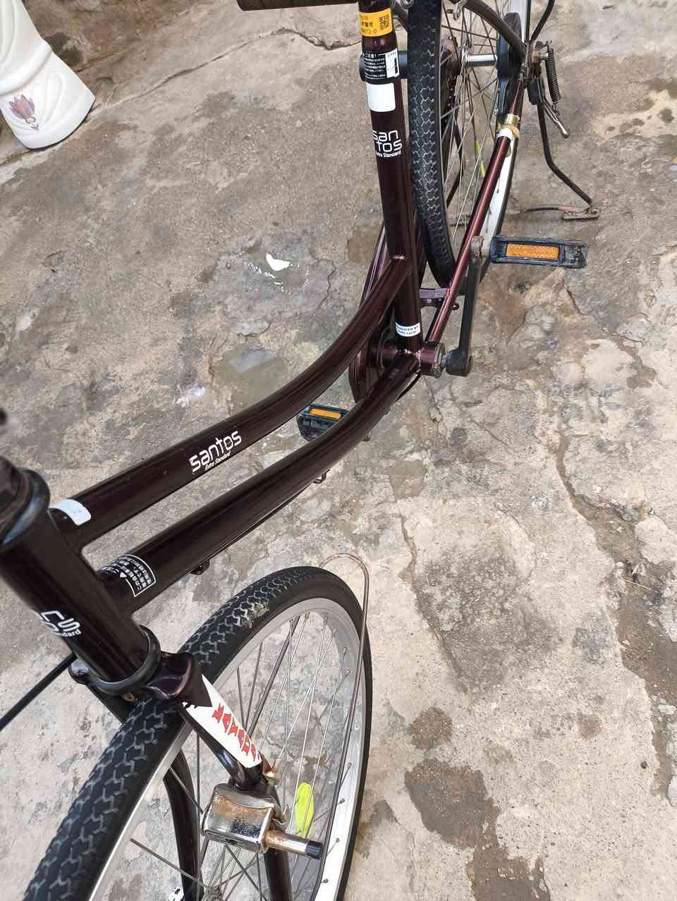 السلام عليكم بايسكل سياحي حجم 26 شركه سانتوس باله اصلي اللي يريده انا بخزمته *********** سعره 150 بي مجال شيء بسيط
