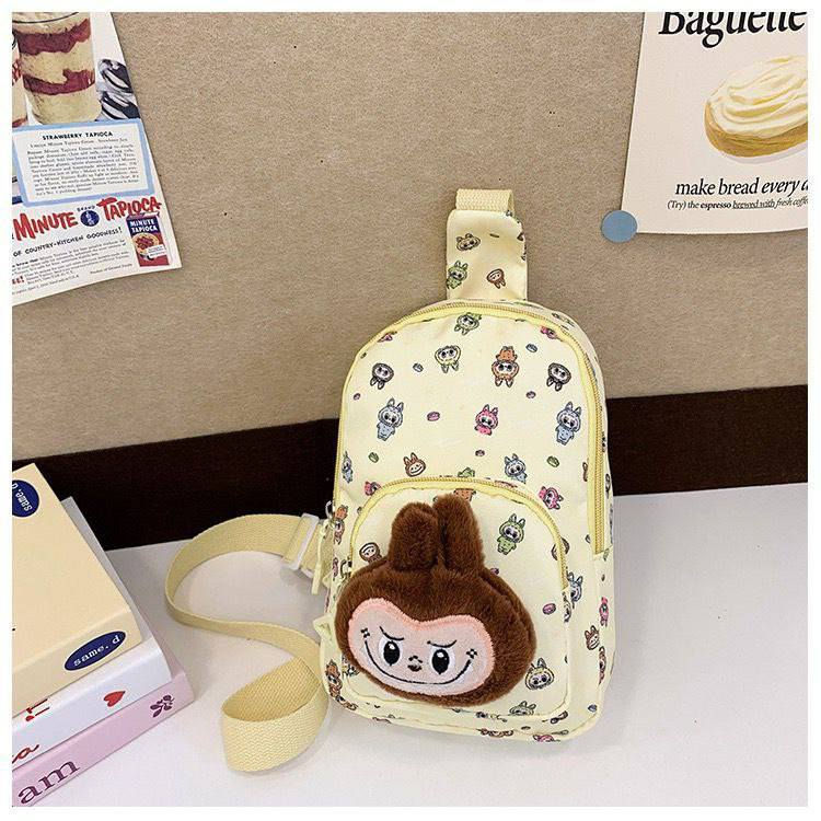 👛حقيبة كتف لابوبو الجديدة 👛
شنطة قماش غير رسمية بطابع كيوت وعصري، تناسب كل يوم سواء للطلعات، الشوبنغ أو حتى الاستخدام اليومي 💖

🧸 تصميم مستوحى من شخصية Labubu اللطيفة، مع 9 رسومات مختلفة تعطيها شكل ممتع ومميز 😍🎀

📏 المقاس:
الارتفاع: 38 سم 📐
العرض: 30 سم 📐

💼 مناسبة لـ:
• الطلعات اليومية 🚶‍♀️
• المكياج ومستحضراتك 💄
• أغراض البيبي 👶
• الشوبنغ والتسوق 🛍️
• الاستخدام المدرسي أو الجامعي 📚
✔️ قماش قوي وخفيف بنفس الوقت
✔️ مساحة واسعة وترتيب عملي للأغراض
✔️ تصميم كيوت يناسب البنات بكل الأعمار
✔️ سهلة الحمل ومريحة على الكتف
💫 شنطة تجمع بين الكيوت والعملية… خفيفة، مرتبة وتكفي كل احتياجاتك اليومية بدون تعب

🚘يوجد خدمة توصيل لجميع محافظات العراق


**إذا كنت صاحب هذا الإعلان وتريد حذفه لأي سبب، رجاءا أرسل رسالة إلى الدعم الفني**