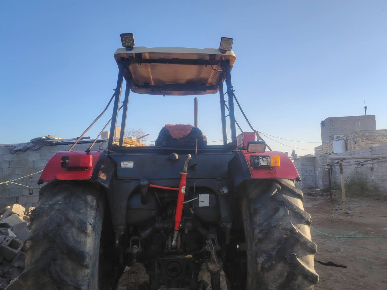 سلام عليكم مكينه بلاروس نضيفه خير من الله موديل 2013 معاها فدان واخرماشه واباذوره
العنوان ميسان  قضاء المجر الكبير ***********
