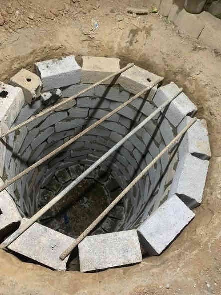 سلام عليكم
يوجد كادر حفر وبناء وصب  منهولات انوع القياسات وبنسب الاسعار 
الرقم ***********
