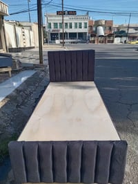 تخت نفر خشب جديد فصال مودرن ايضا متوفر بالون الي تختارو شغل توصي مو سو...