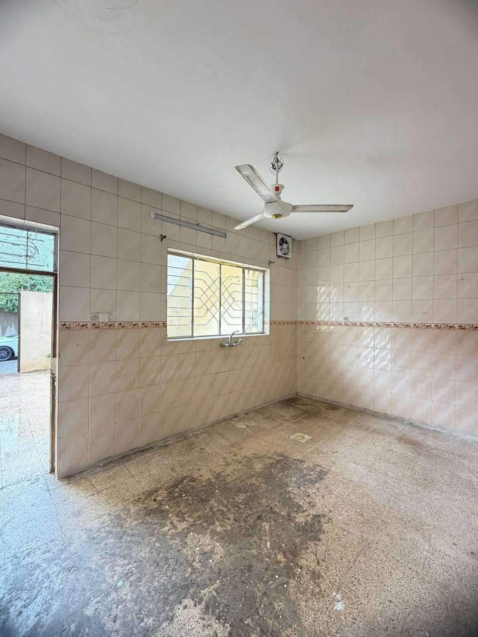 بدل الايجار 300 الف شهريا
شقة طابق ارضي للايجار في حي الصديق الثانية خلف جامع الطيار
المساحة 100 متر
تحتوي على غرفة نوم وهول ومطبخ وصحيات
لمعرفة كافة الاسعار يمكنكم الانضمام الى قناة التلكرام عبر 
الرابط ادناه : 

https://t.me/realestatemhnd
للاستفسار اكثر يرجى الاتصال على الارقام التالية: 
***********
***********
***********
 نستقبل عروض البيع والشراء والايجار في اغلب مناطق ساحل 
الموصل الايسر
 عنوان المكتب : الموصل حي الصديق بداية شارع 20 قرب مركز جباية كار مكتب مهند الحجيات
