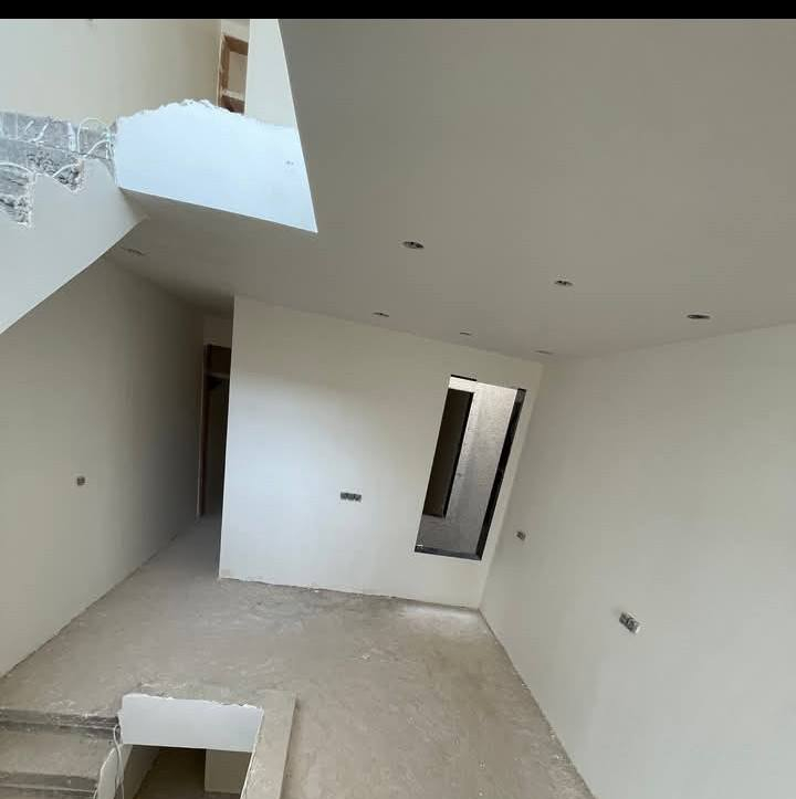 السلام عليكم كادر بياض شغل درجه اولى دقه في العمل والتزام بالمواعيد تشميع وبياض نعمل في بغداد فقط للتواصل *********** ابو امير الشمري
