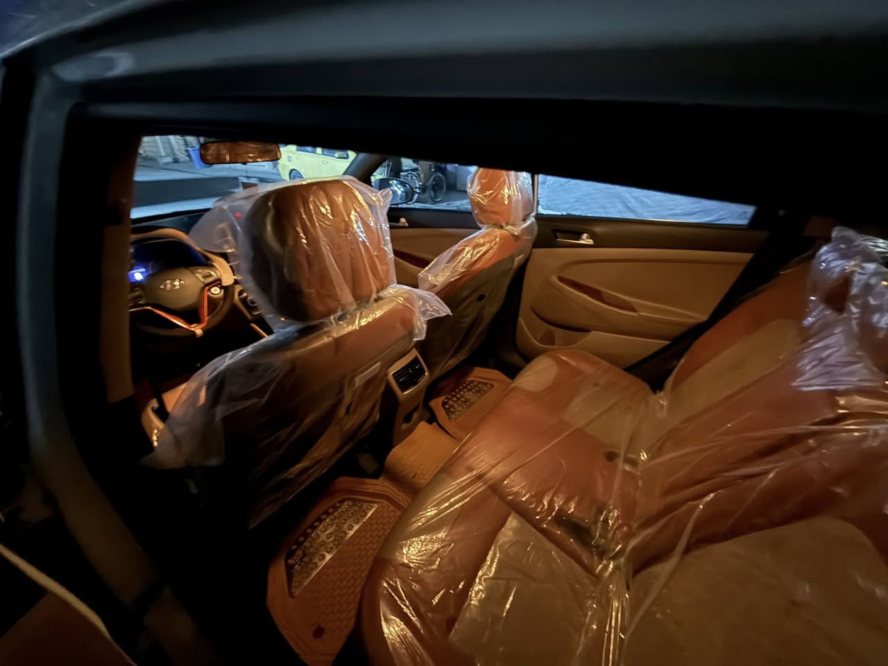 السلام عليكم 
توكسان مديل 2020
موصفات 
بصمه 
جلد
تحكمات
تبريد قطعتين
لسياره نظيفه جداً 
بيه صبغ بالبنيد وصبغ بالجاملغ الخلفي عكس السائق 
ماشية ١٢٧ الف 
السعر ١٩٠ وبيه مجال

رقم الهاتف: ***********

العنوان: النجف كوفه
