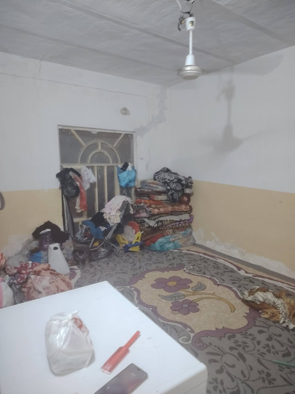 سلام عليكم  بيت 120 متر غرفه وصاله ومطبخ وحمام  وبي حديقه جبيره  شارع المطار الجديد يم اسواق فدك السعر 15 وبي مجال راعيه مسوي حادث ومتوازي ع فلوس مكتب الصدرين ***********
