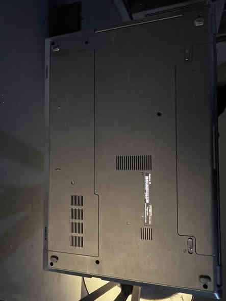 للبيع لابتوب بحالة ممتازة 
النوع: DELL
المعالج: i3
الرام:4
الهارد:500
البطارية: بحاجه الى تبديل
الحالة: نظيف مثل الجديد 
الاستخدام: خفيف / دراسة 
ملحقات متوفرة: شاحن أصلي + جنطة 
السعر: 60 قابل للتفاوض البسيط

المكان: بغداد حي الجهاد
للتواصل اتصال/ واتساب: ***********
