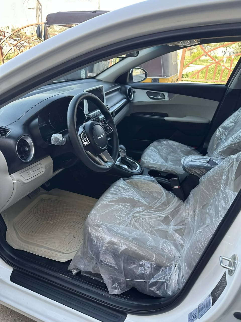 السلام عليكم
للبيع سيراتو 22 فول مواصفات 

رقم اربيل كفالة عامة من الصبغ بيها بارد بسيط 

فتحة محرك 1600 

اشارة بالمراية 

ويل كب 

ماشية 90 

السعر 166 

للاستفسار ***********

الاتصال فقط للاستفسار

مكان / واسط العزيزية
