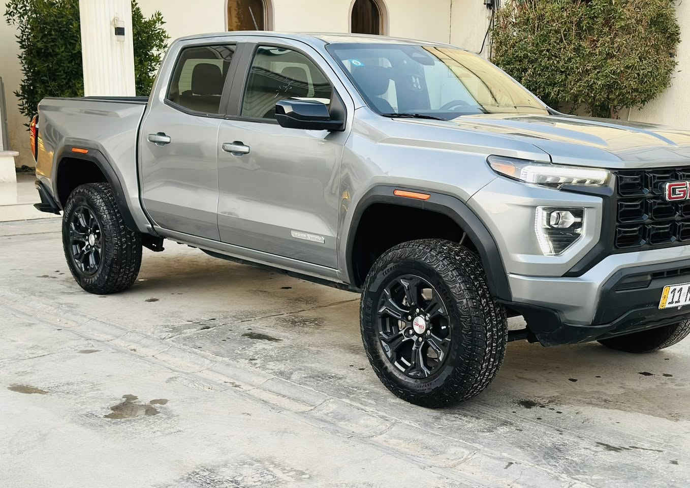 السلام عليكم جي ام سي كانيون موديل 2023 دفع خلفي محرك 4 سلندر  2.7  تيربو كير 8 نمر ماشيه 3500 ميل حادث مبدل بدي الخلفي مصبوغ جاملغ والابواب جهة اليسار مصبوغات ايرباك دركه ومبدل السياره جاهزه وجديده جدا  السعر 28500$
***********
