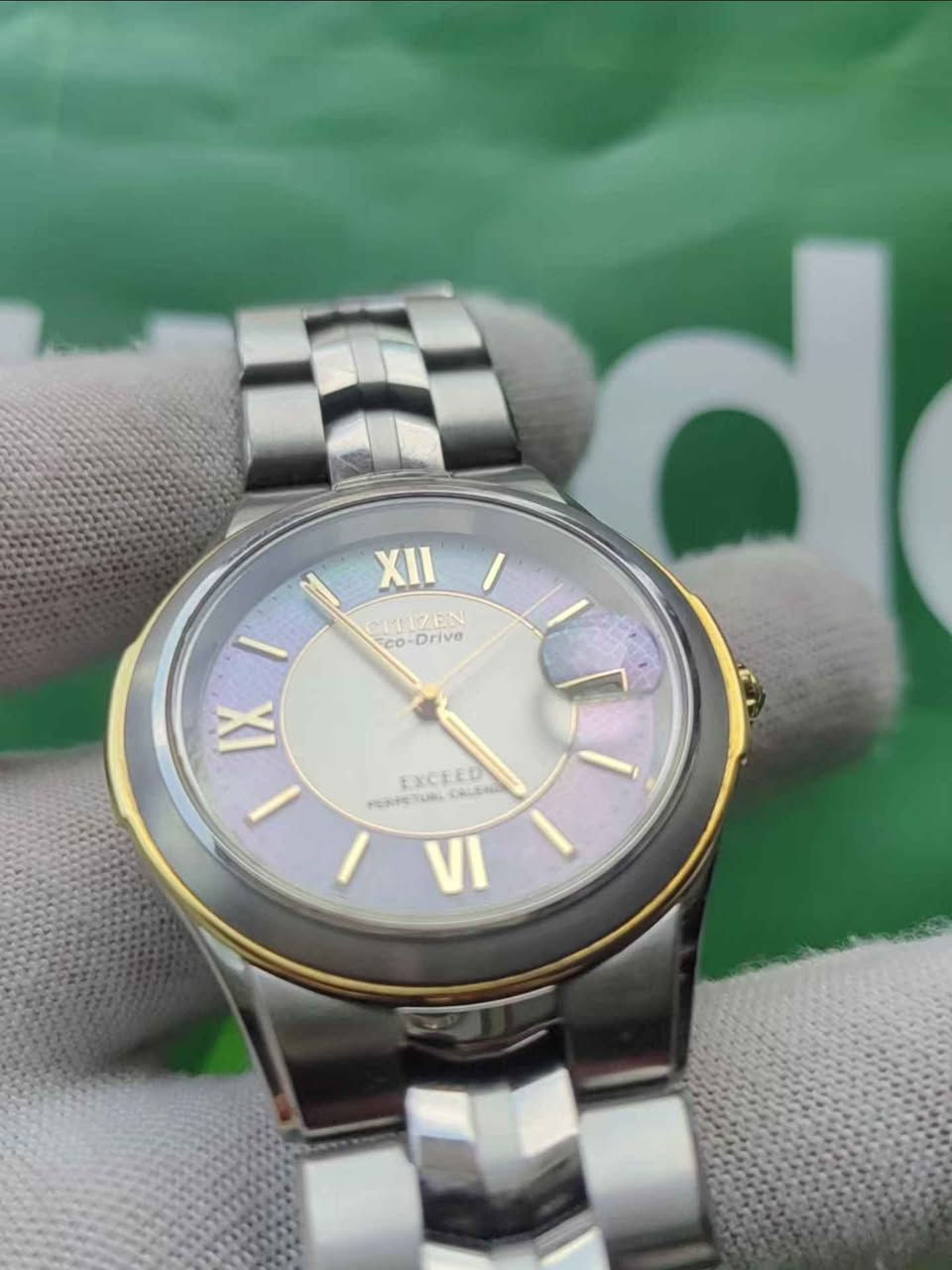 ساعة سيتزن اصلي مكينة بطارية ويمكن شحن البطارية  عن طريق اي مصدر ضوئي(  الشمس او مصباح الغرفة) بيهه خاصية ضبط الوقت عن طريق الموجان الراديوية القطر تقريبا 37  المهتم يتواصل خاص او واتساب *********** ويتوفر توصيل فقط 5 بغداد, العراق
