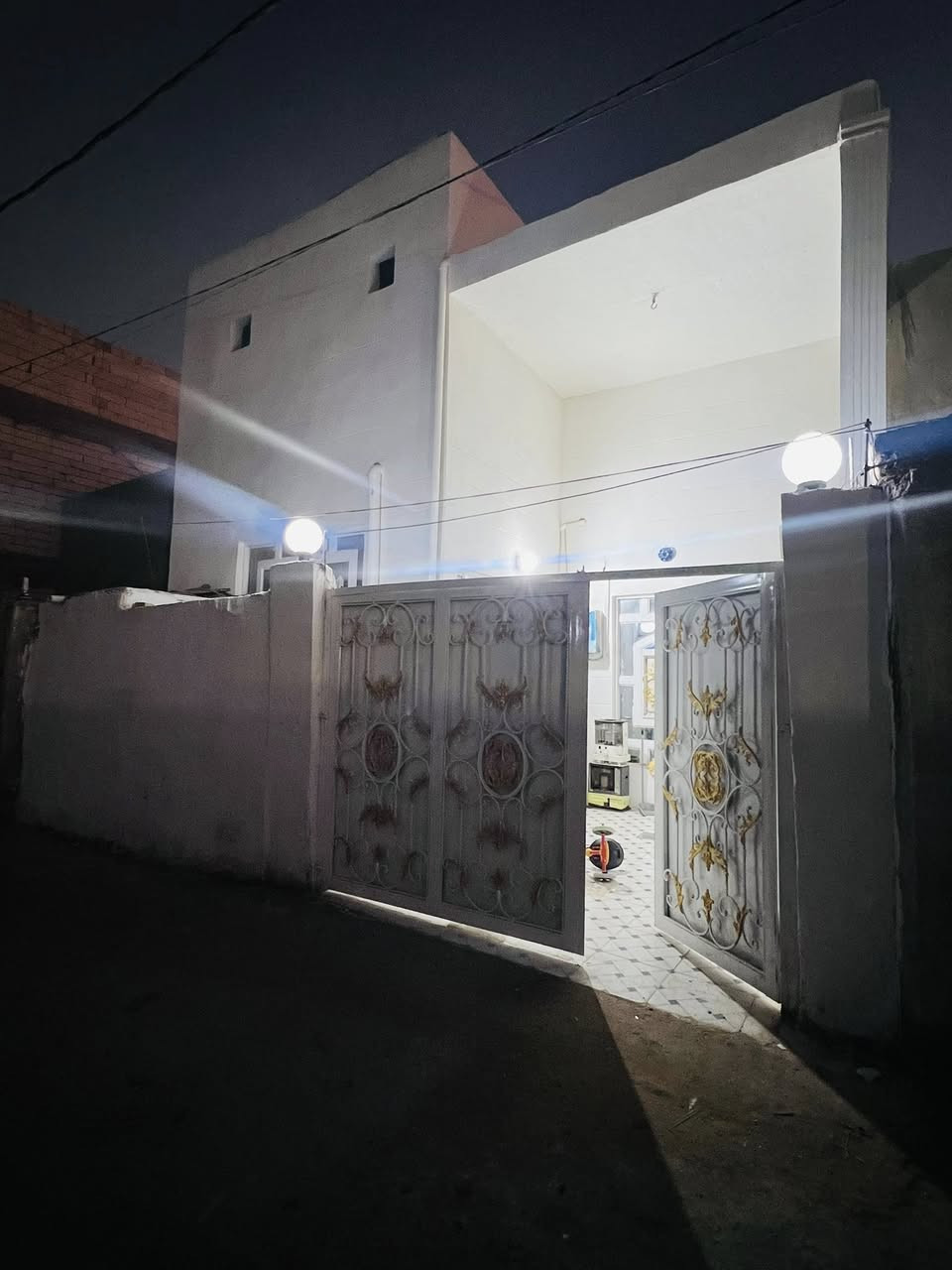 دار للبيع طابو زراعي سند 25 مطوب بلدية 
المساحة 160 متر طابقين + مطبخ حار وبارد وصحيات داخلية وخارجية واستقبال وصالة باقي التفاصيل اتصال او واتساب 
***********
