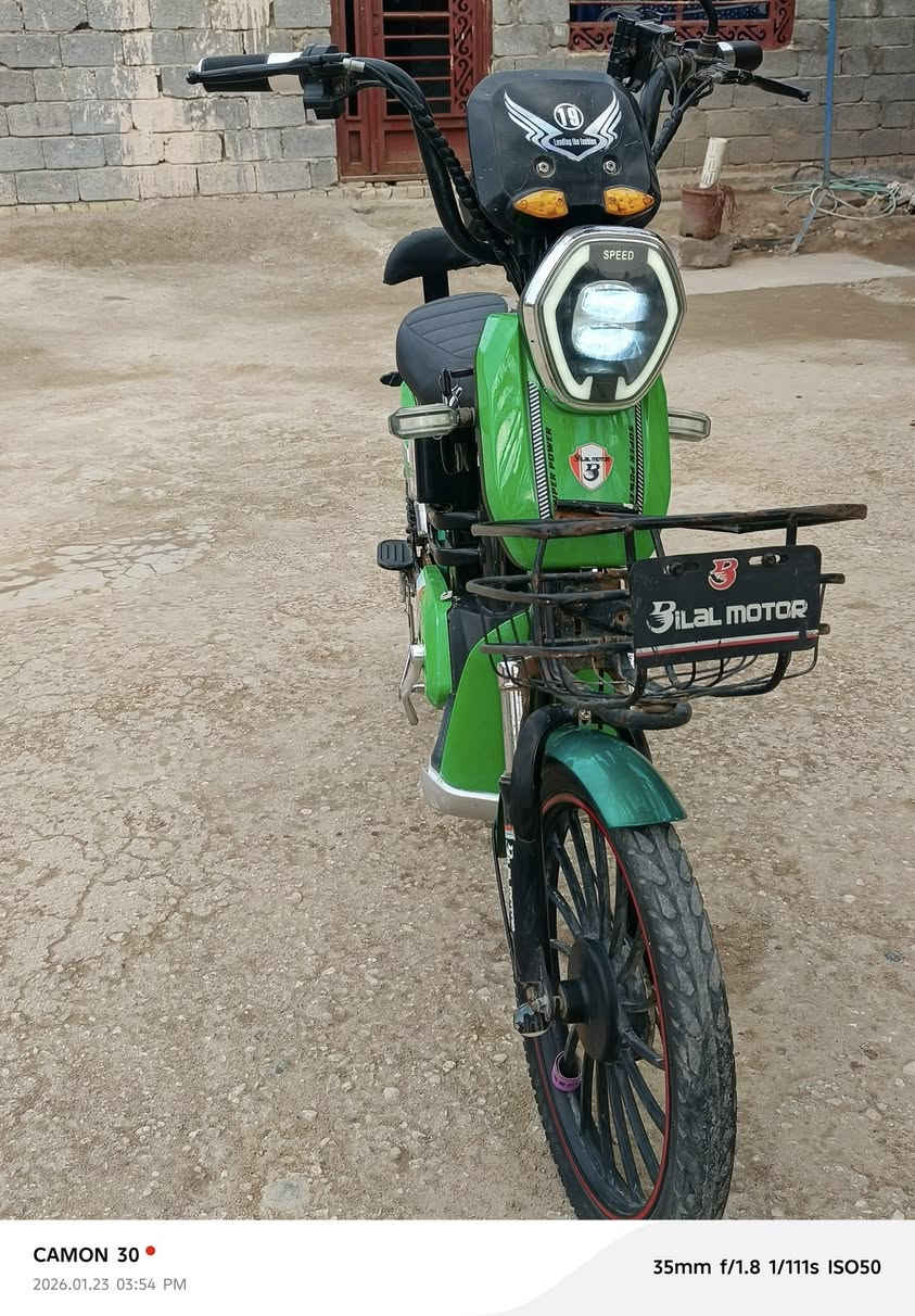 السلام عليكم باسكل شحن للبيع موديل 24 ناقص بنجر آشاره هورن مقطوع الواير السعر 350 بي مجال أربع سرع  السرعة 50 حقيقي ويل أبو خط الحمر بطاريه جديده صارلي شهر من شاده شراي اتصل ***********
