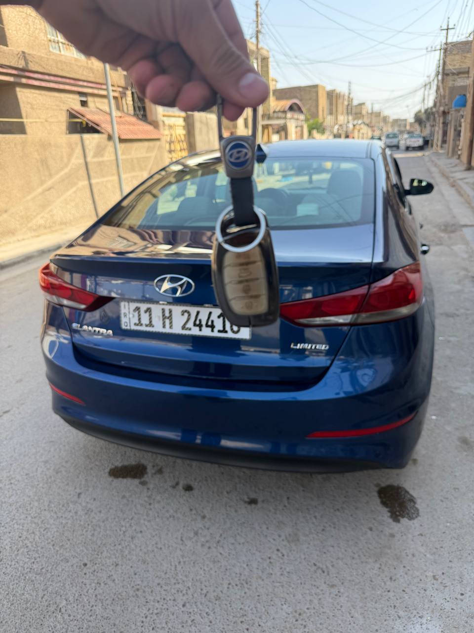 السلام عليكم
🚘 للبيع — النترا وارد امريكي 

الموديل: 2018
النوع: هونداي النترا
المواصفات: فول مواصفات (بصمة، شاشة، كاميرا، سنسرات، تحكم ستيرن، إنارة LED)
اللون: مميز نيلي
الموقع: بغداد – الزعفرانية

السيارة استخدام شخصي ونظيفة جداً، مكينة   وكير وشاصي  كفالة
***********
السعر: 123
