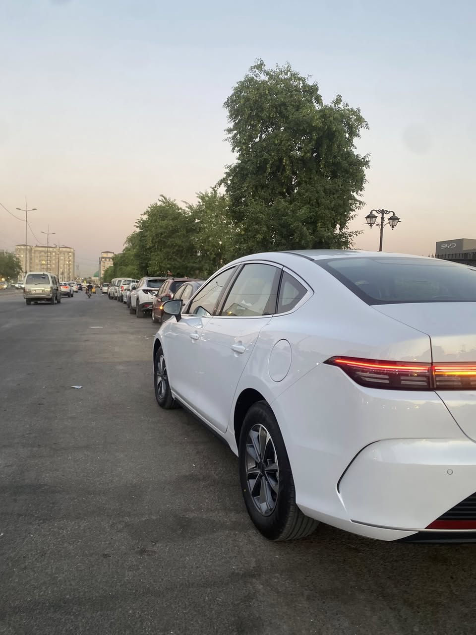 السلام عليكم BYD دستروي 2025 مكفولة كفالة عامة من كلشي مرقم بغداد بسمي غراض كاملة بصمة وكرت (***********)
