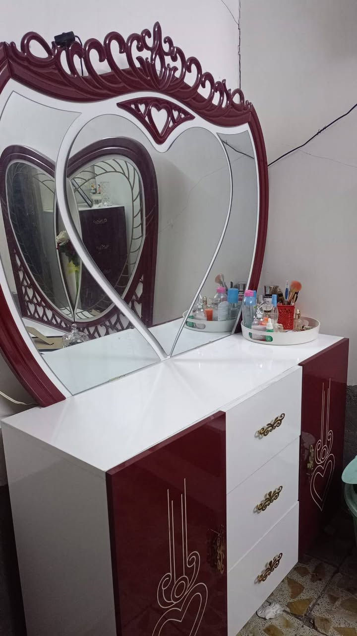 السلام عليكم 
غرفه صاج تركي للبيع كلش نضيفه وحلوه السعر 700الف 
مراسله الصفحه او اللتصال على ***********
