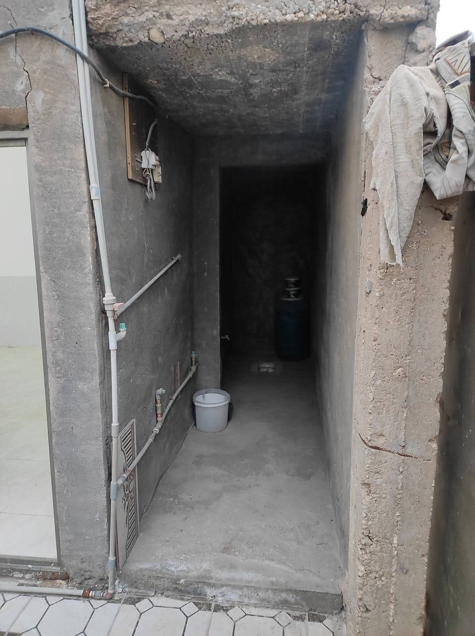 ياالله ياالله ياالله
بيع مستعجل

بيت للبيع ركن على شارعين شارع 7 متر وشارع 6 متر  الموقع الحر حصوة الچمالية  السعر ٣٨ وبي مجال للطيبين 

أقرب نقطة دالة مدرسة شط العرب  

المساحة 100 متر عگادە 

واجه 7 متر  و 70 سم ونزال 13 متر  

طابو زراعي سند 25 اقرار محكمة 

طابق واحد 

إستقبال 5 متر في 4  متر

ونوم  3 ونص متر في 6 متر وترك 1 متر في 3 ونص

ومطبخ 2 ونص متر في 6 متر وكراج سيارة 3 متر  في 6 متر وصحيات داخل وخارج خدمات كهرباء ماء مدارس اسواق معلومات اكثر الإتصال على الخاص ‏‪0772 572 4145‬‏
