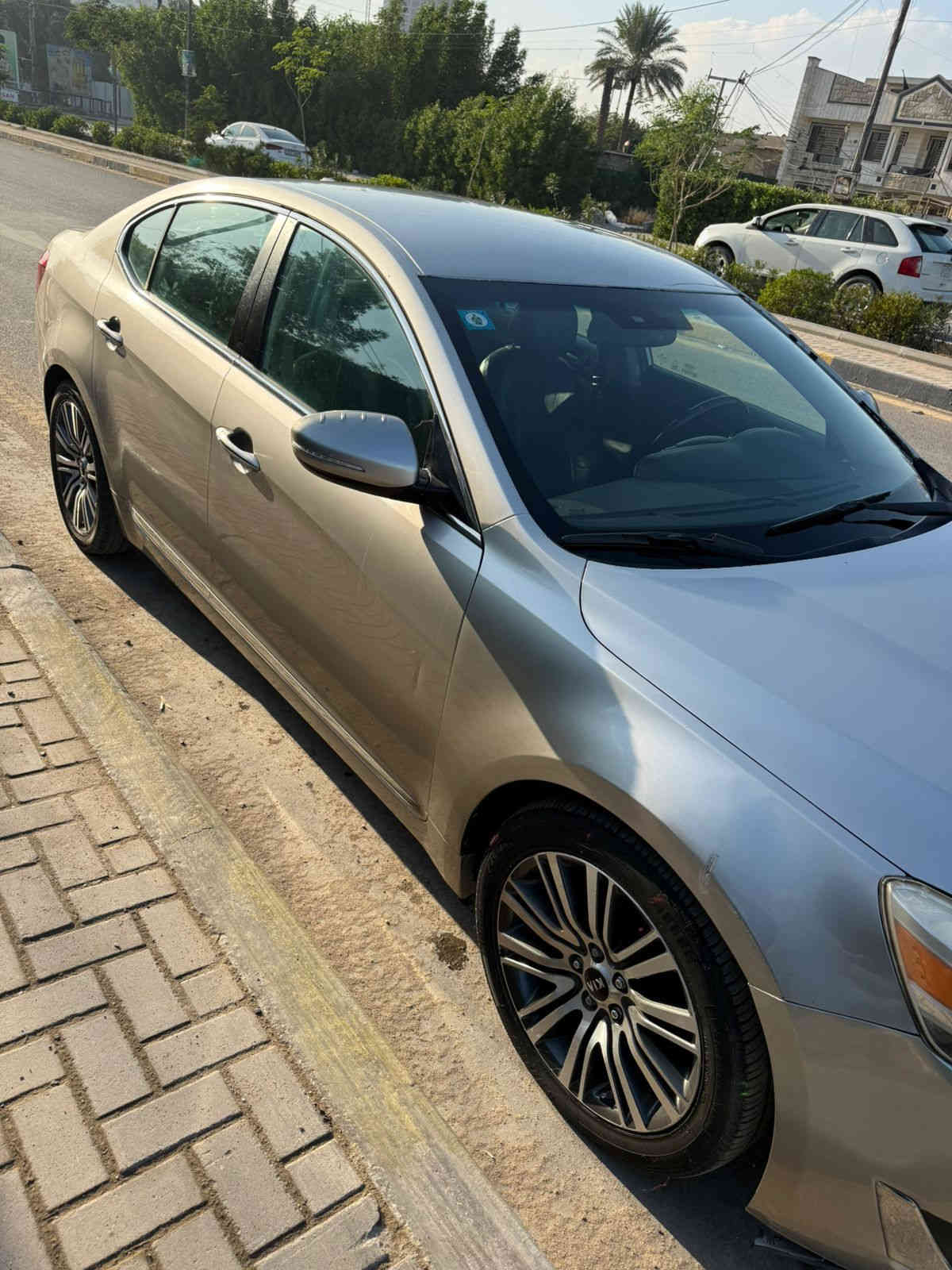 � للبيع كيا كادنزا 2014 – مواصفات كاملة

✨ المواصفات:

 • ممشى 92,000 ألف حقيقي
 • فقط قطعتين صبغ
 • حساسات خلفية
 • شاشة كبيرة
 • كشنات جلد مع تدفأة وكهرباء
 • مرايا شفط (Auto Folding)
 • تحكم كامل بالمقود
 • إشارات بالمرايا
 • ويل كب
 • إنارة ترحيبية
 • السيارة نظيفة جدًا وخالية من المشاكل

📍 العنوان: حي الجامعة – شارع المركز السعر ١٣٠ ورقه بيها مجال تحويل مباشر باسمي 
📞 للتواصل: ***********
