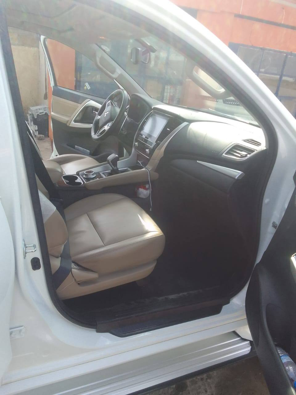 سلام عليكم 
🔥 للبيع باجيرو سبورت 2023 🔥

سيارة نظيفة جداً بحالة ممتازة، استخدام خفيف، سيارة على وضع الشركة.

📌 المواصفات:

- الموديل: 2023
- النوع: Mitsubishi Pajero Sport
- المحرك: 2.4 لتر ديزل / أو 3.0 بنزين
- القير: أوتوماتيك
- الدفع: رباعي (4×4)
- المسافة: ماشيه ألف كم

✨ التجهيزات:

- شاشة وسطية + نظام ملاحة
- كاميرا خلفية + حساسات
- فتحة سقف
- تبريد وتسخين مقاعد
- تحكم مقود (ستيرن)
- مثبت سرعة
- نظام بصمة / تشغيل زر
- تكييف ثلج
- وسائد هوائية + ABS + نظام ثبات

🛠️ الحالة:
-رقم اربيل رقم الألماني سيارة باسمي تحويل مباشر
- بدون حادث
- محرك وكير وفحص كامل ممتاز

💰 السعر: 285 ورقة قابل للتفاوض للجادين
📍 المكان: بغداد - الدورة

📞 للتواصل: ***********
