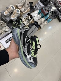 احذية شبابية • عالية الجودة • مقاسات متوفرة