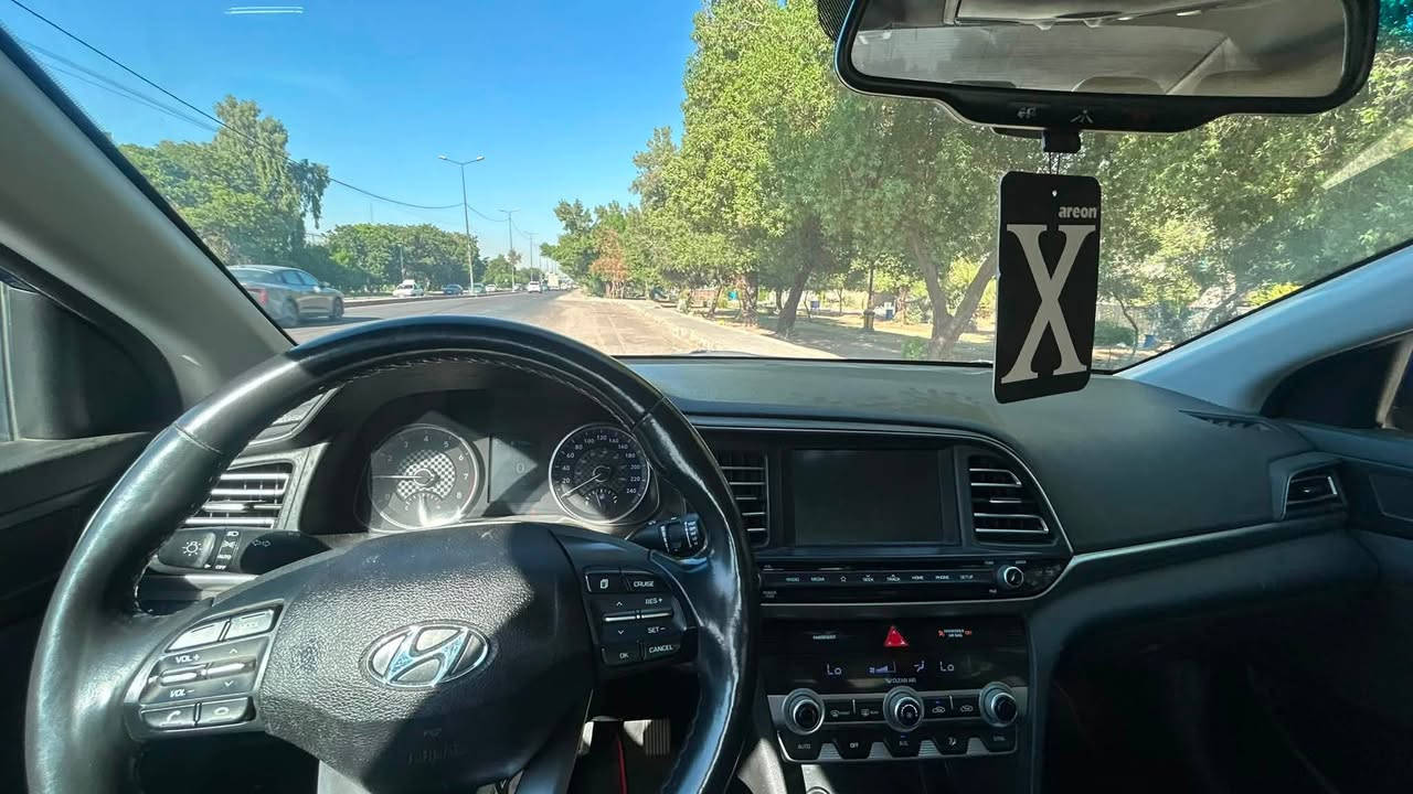 السلام عليكم 
النترا ٢٠٢٠ فول مواصفات 

بصمه 
سلايد 
شاشه جبيره 
تدفئه بالكشنات 
تدفئه ستيرن 
كشنات جلد 
ترجيب ذاتي 
رادار 
نقطه عمياء 
٣ انظمه قيادة 
الصبغ جاملغ وباب وحافه البنيد من يم جاملغ 
السعر :١٣٥٠٠$ وبيهة مجال بسيط 
للتواصل والاستفسار : ***********
