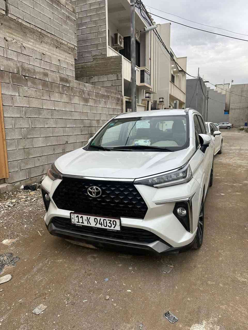 السلام عليكم سياره تويوتا فيلوز موديل 2024 ماشية 11 الف سبعة راكب تبريد قطعتين رقم بغداد مشروع وطني وارد خليجي سياره اخت الزيرو تشغيل بصمه هاند بريك بصمة السياره بأسمي للمعلومات اكثر اتصل ***********
