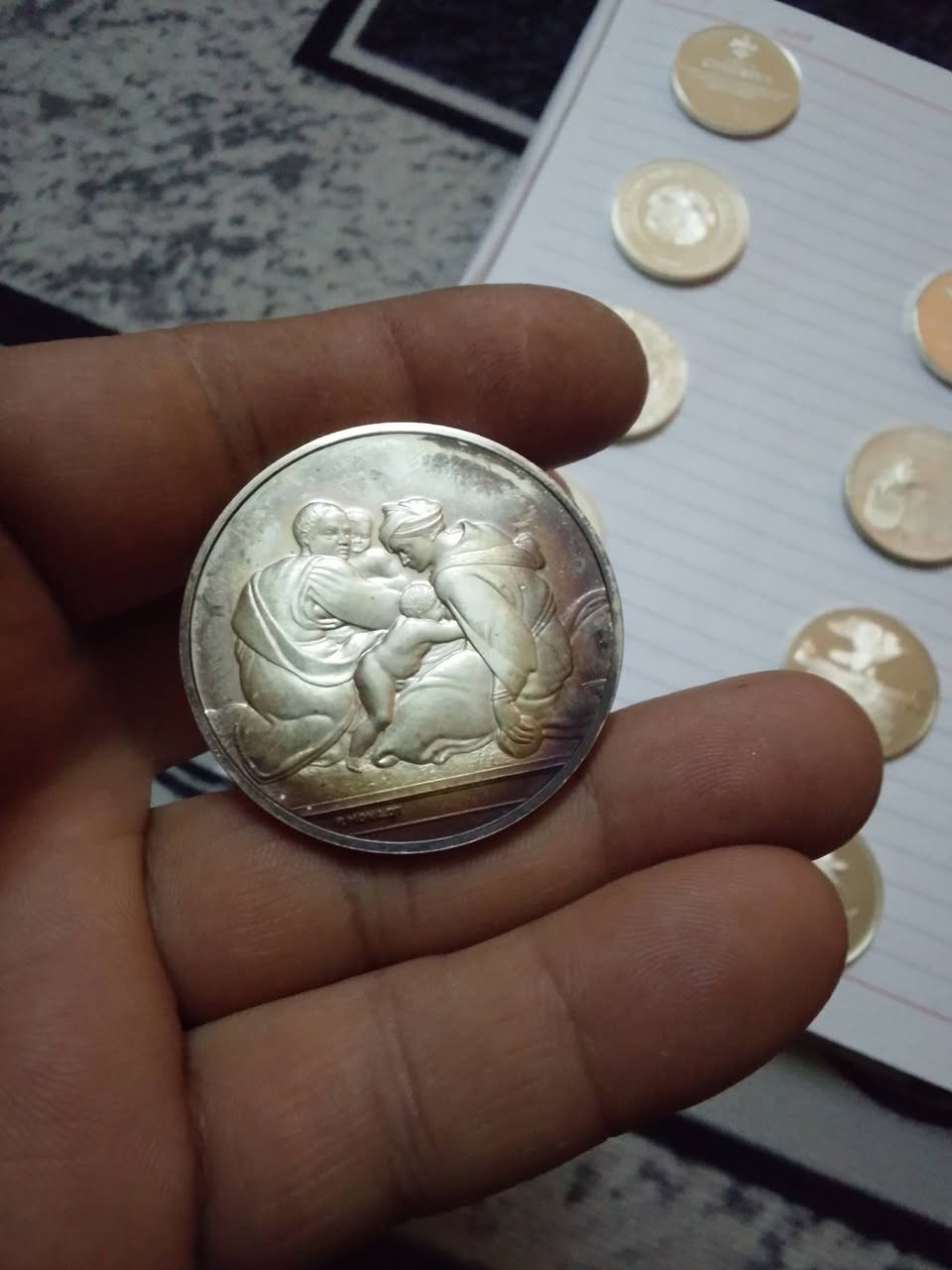 اونصات فضه استرلنك ٩٢٥ عدد ١٠ قطع ابيع كل ماابيع مفرد الوزن الكلي ٣١١ اغرام سعر الغرام ٣٧٥٠ الف عنواني بغداد البياع ***********
