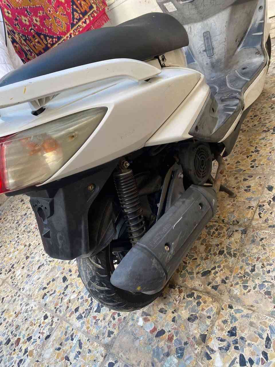 سلام عليكم 
سكنس فحل كابريتر دراجه جديده ممفتوحه دراجه مال رمبه كهربائياته كله شغاله مابيه اي نقص تايرات جدد عالي ناص اشاير كلجات الامامي رياضي والخلفي بلادي دراجه اي نقص مابيه مراوس حسب القناعه 
الرقم ***********
العنوان :بغداد حي الجهاد .
