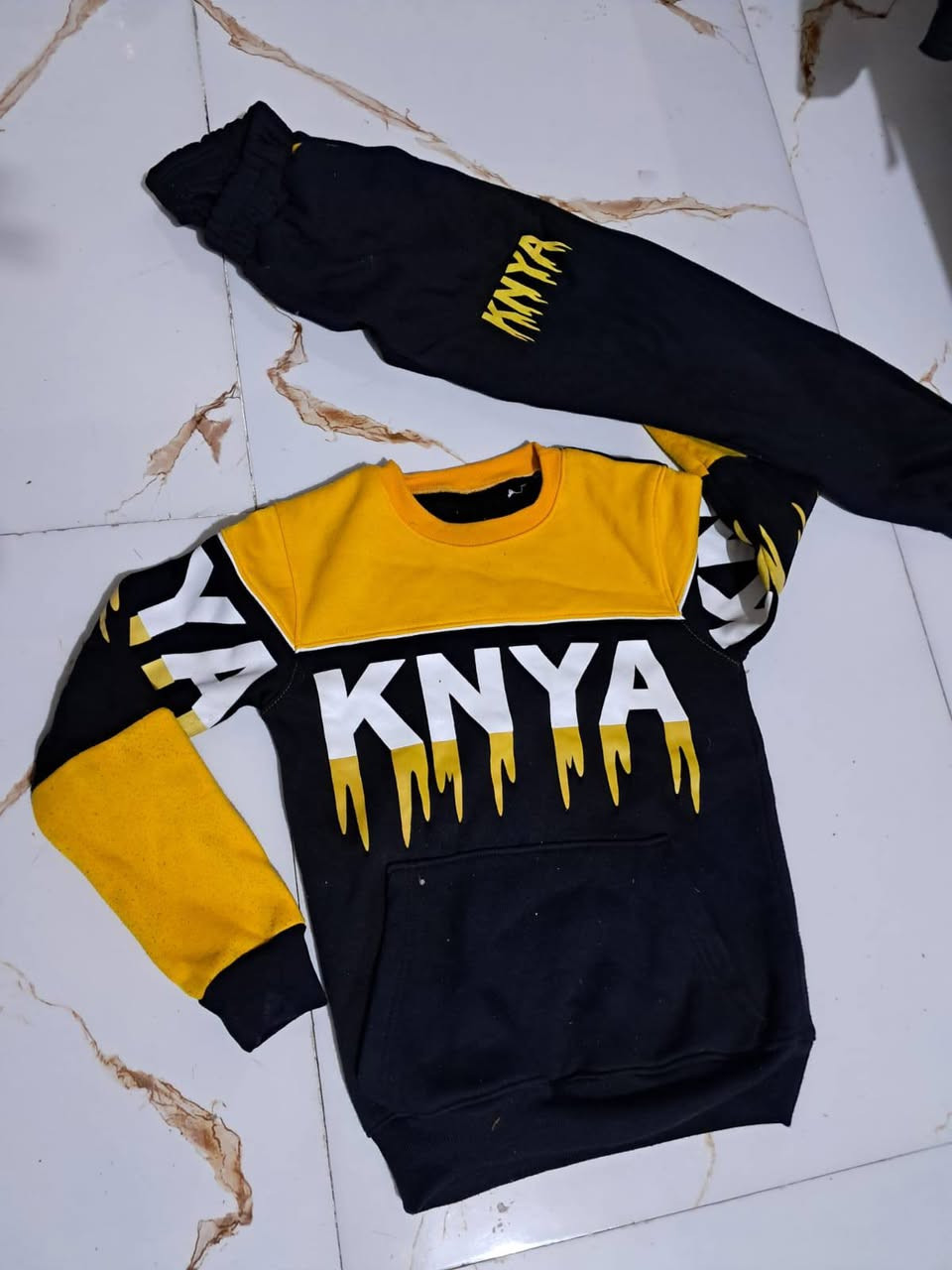 ملابس ولادي يلبس عمر 9الئ13 شلعه سعر 10 "التواصل على هاذة الرقم ***********
