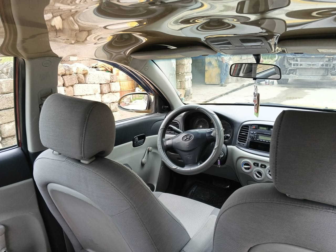 السلام عليكم.
اكسن 2009 رقم انكليزي وارد امريكي بدون ضرر 
فقط باب السائق مبدل بأصلي محرك 16 جديد 
شرط التحويل ما معيودة صبغة وحدة 
للاستفسار على الرقم 
***********
