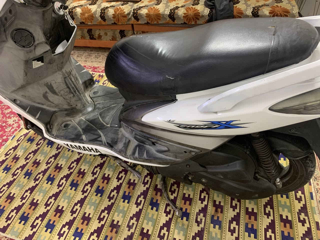 السلام عليكم دراجه سكنس فحل للبيع كابريتر كلها شغاله نكره سلف كامله مكينه ناعمه خير من الله السعر 450 مكاني بغداد الخطيب تواصل *********** فقط وتساب اتصل
