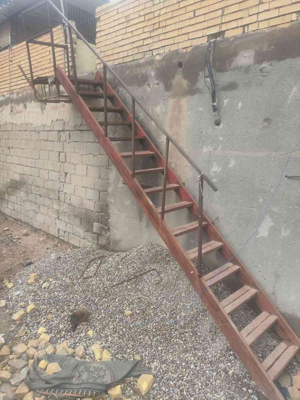 درج حديد للبيع طوله 6متر
عرض85
سعر 300 
***********
قضاء المدينه
