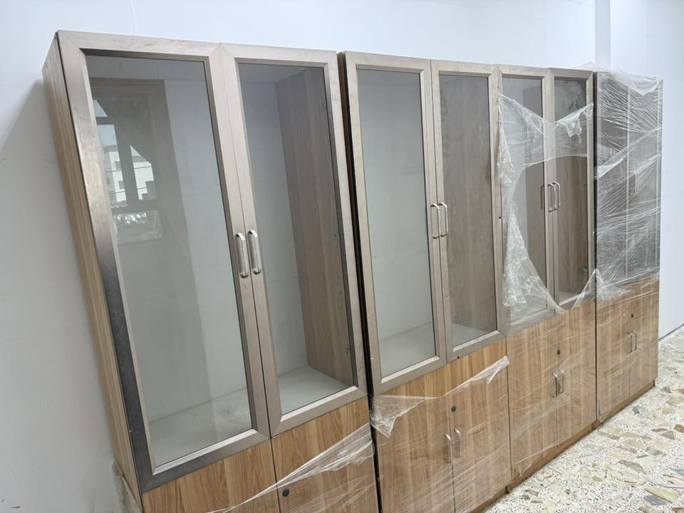 للبيع 
مكتبة سعر القطعه 60 الف 
الميز سعر الواحد 100 الف


**إذا كنت صاحب هذا الإعلان وتريد حذفه لأي سبب، رجاءا أرسل رسالة إلى الدعم الفني**