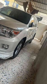 لاندكروز موديل ٢٠١٢ ماشيه ١٨٢ بريميه مكفوله عدا بارد بسيط بلجاملغ الام...