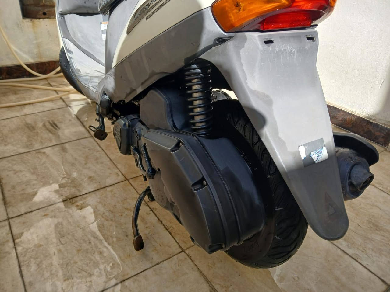 دراجة سازوكي ياباني للبيع
كفرات اصلية نوزل المحرك تبخير قليل 
السعر 500 الدورة ***********
