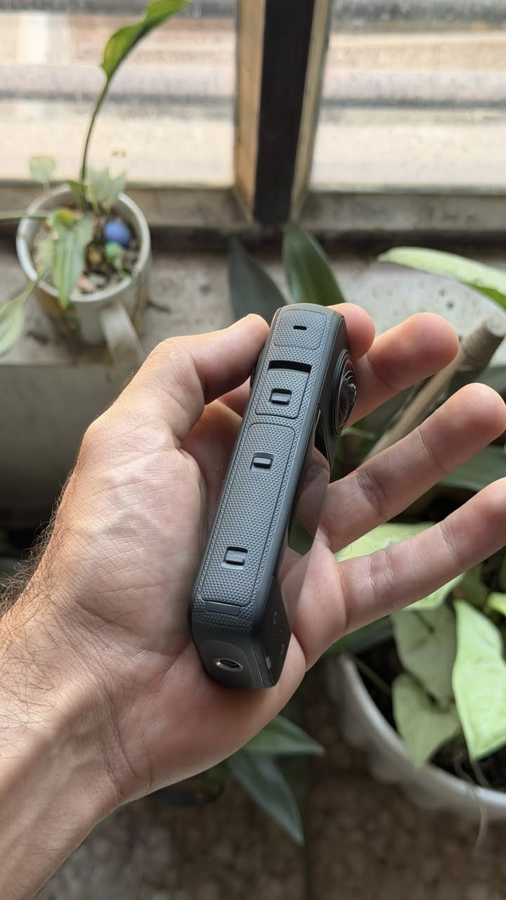 كامرة insta 360 x3 للبيع مع العصا هدية استخدمها كلش كلش قليل جانت مضمومة واريد ابيعها ونظافتها 100% ، سعرها ماعرف شگد قيم واخذ ، مكاني بغداد المنصور 
رقمي : ***********
