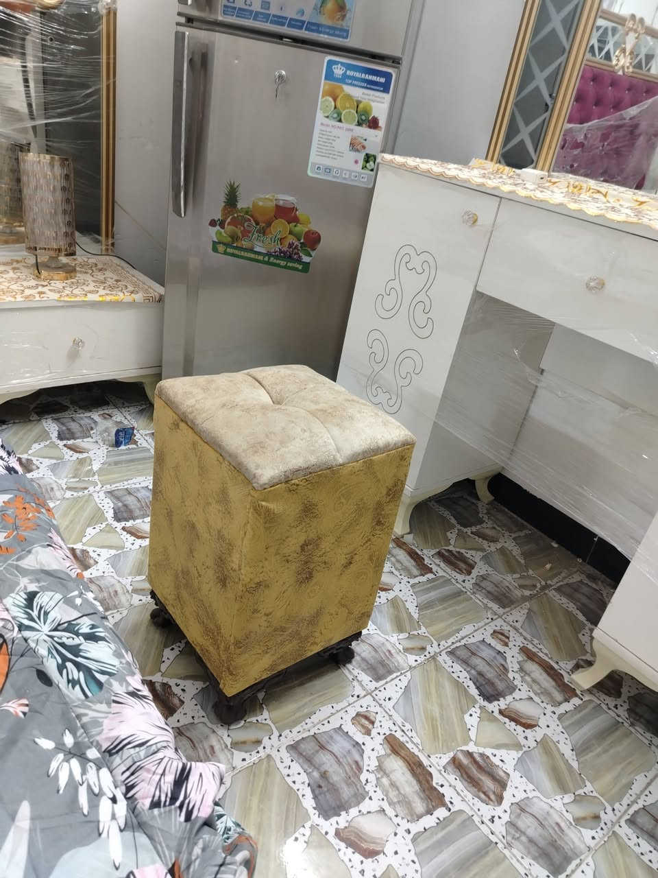 غرفه للبيع نظيفه السعر 850 بغداد من يحب على خط التليفون بيع سريع ***********
