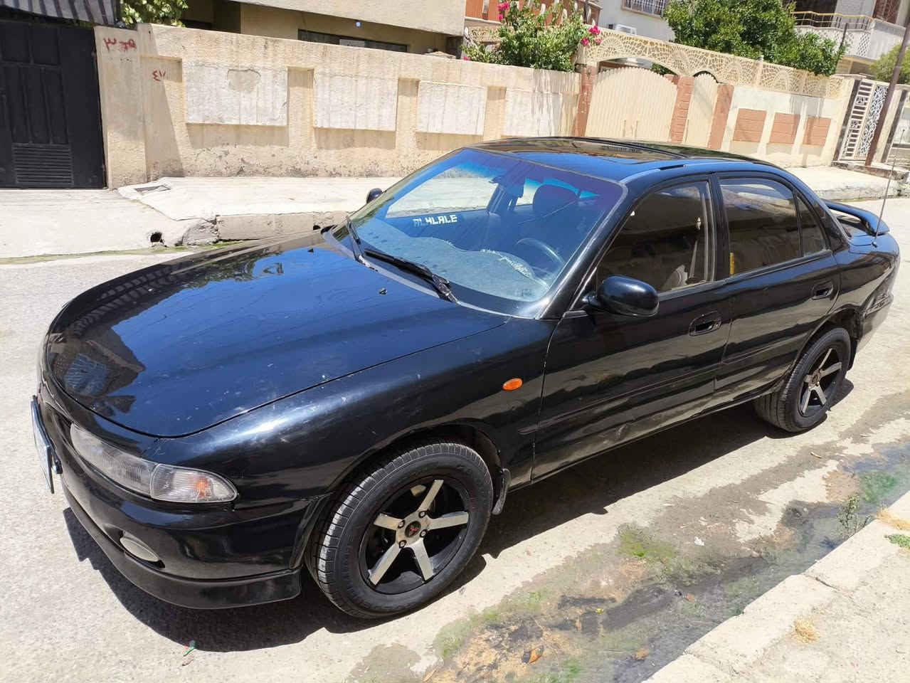 للبيع سيارة مستبوشي كلانت موديل 1994
6 سلندر محرك 2000 
كير عادي 
قفل مركزي 
تبريد ثلج نضام سبلت 
جامات 4 كهرب 
تنته سلايد 
مراية كهرب 
غرفتها نضيفه جدا 
 كوبون بانزين
 صبغ حزام للجمالية
رقم نينوى الماني سنوية عظم بأسمي  
السعر 30 $ ورقه بيها مجال بسيط 
السيارة احلى من الصور 
مكاني موصل ايسر للتواصل الاتصال فقط     ***********@@@
                                         ***********
