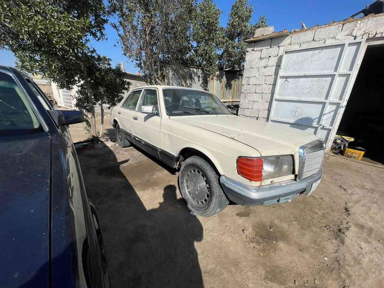 السلام عليكم سياره للبيع رقم بغداد حايز ثالث راعيه موجد محرك بطه 300مكفوله سياره بلاديه مكان واسط قضاء الحي مابيه كل ناقص محرك محرك وكير جديدات *********** سعر23
